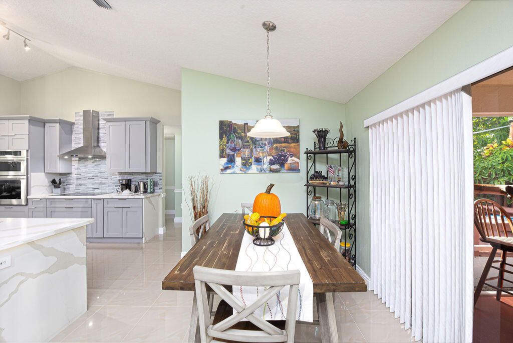 For Sale: $465,000 (3 beds, 2 baths, 2044 Square Feet)