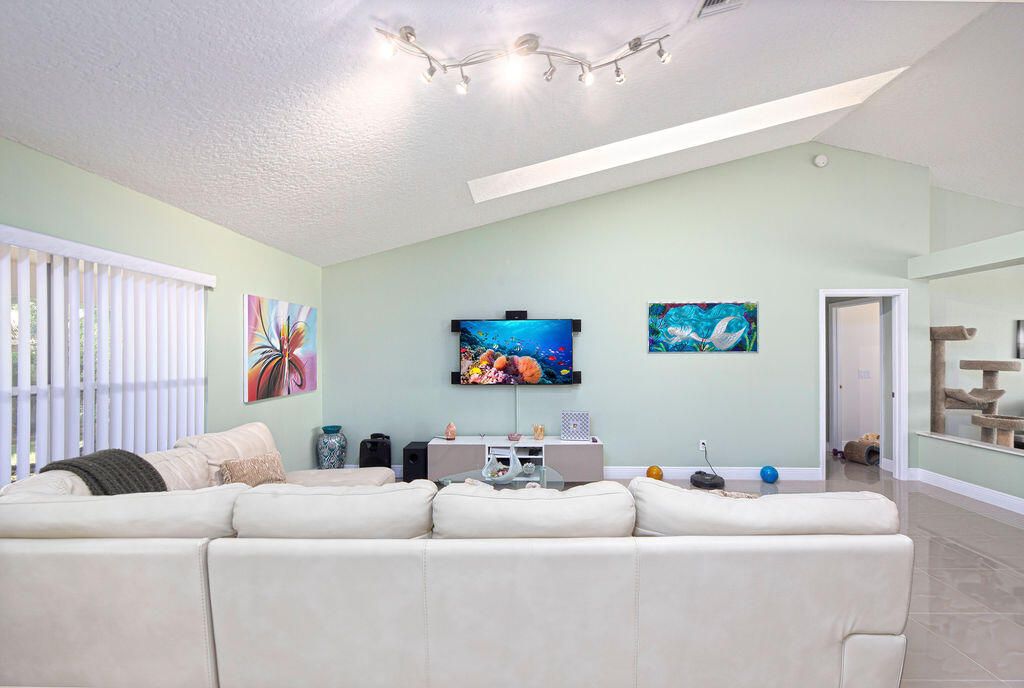 For Sale: $465,000 (3 beds, 2 baths, 2044 Square Feet)