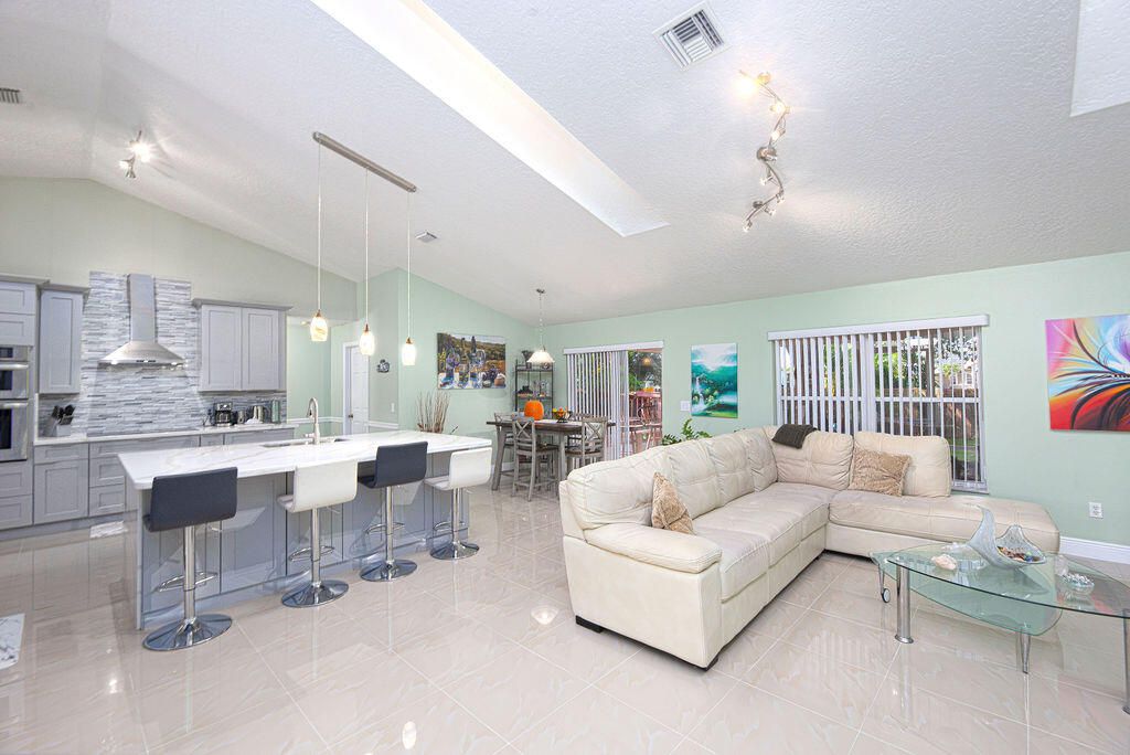 For Sale: $465,000 (3 beds, 2 baths, 2044 Square Feet)