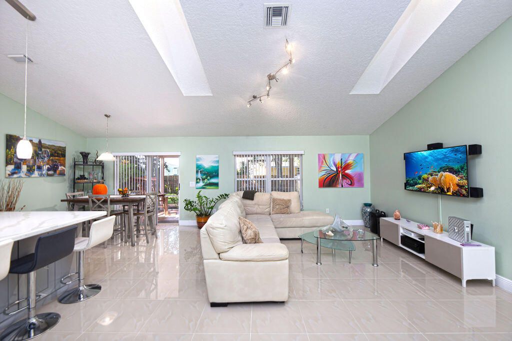 For Sale: $465,000 (3 beds, 2 baths, 2044 Square Feet)