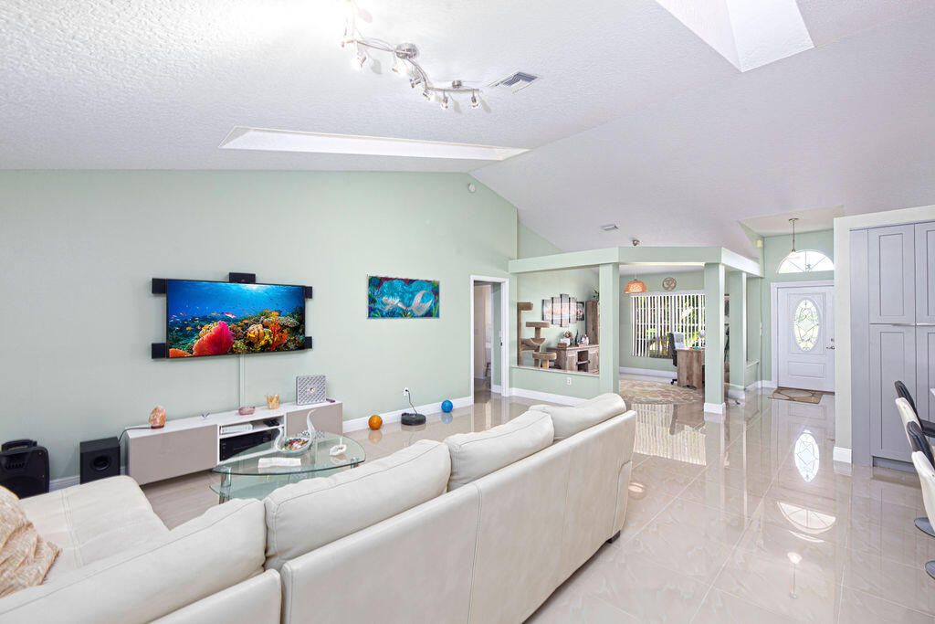 For Sale: $465,000 (3 beds, 2 baths, 2044 Square Feet)