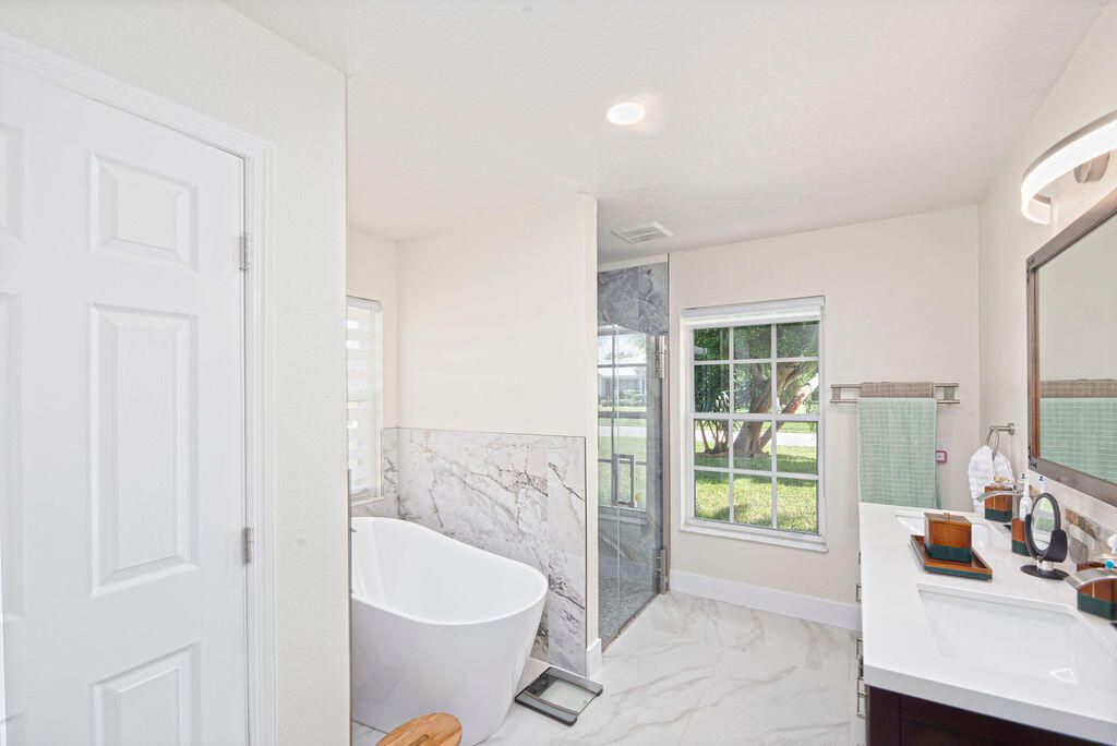 For Sale: $465,000 (3 beds, 2 baths, 2044 Square Feet)