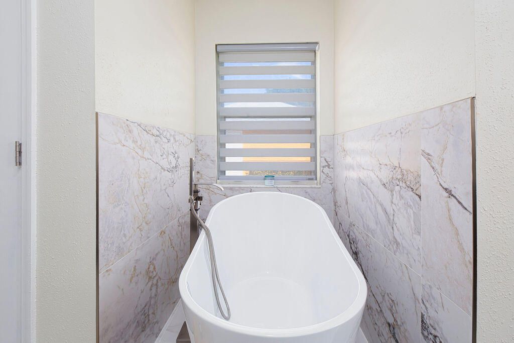 For Sale: $465,000 (3 beds, 2 baths, 2044 Square Feet)