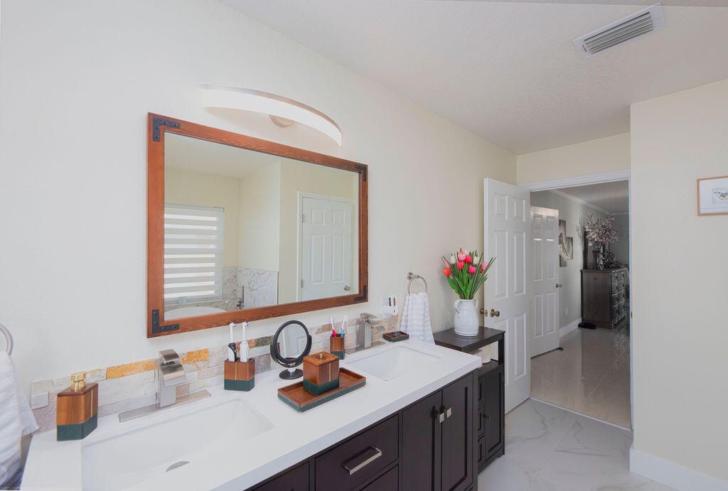 For Sale: $465,000 (3 beds, 2 baths, 2044 Square Feet)