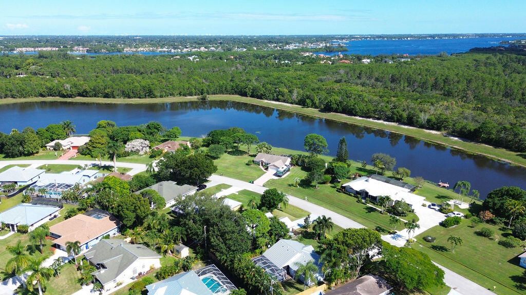 For Sale: $465,000 (3 beds, 2 baths, 2044 Square Feet)