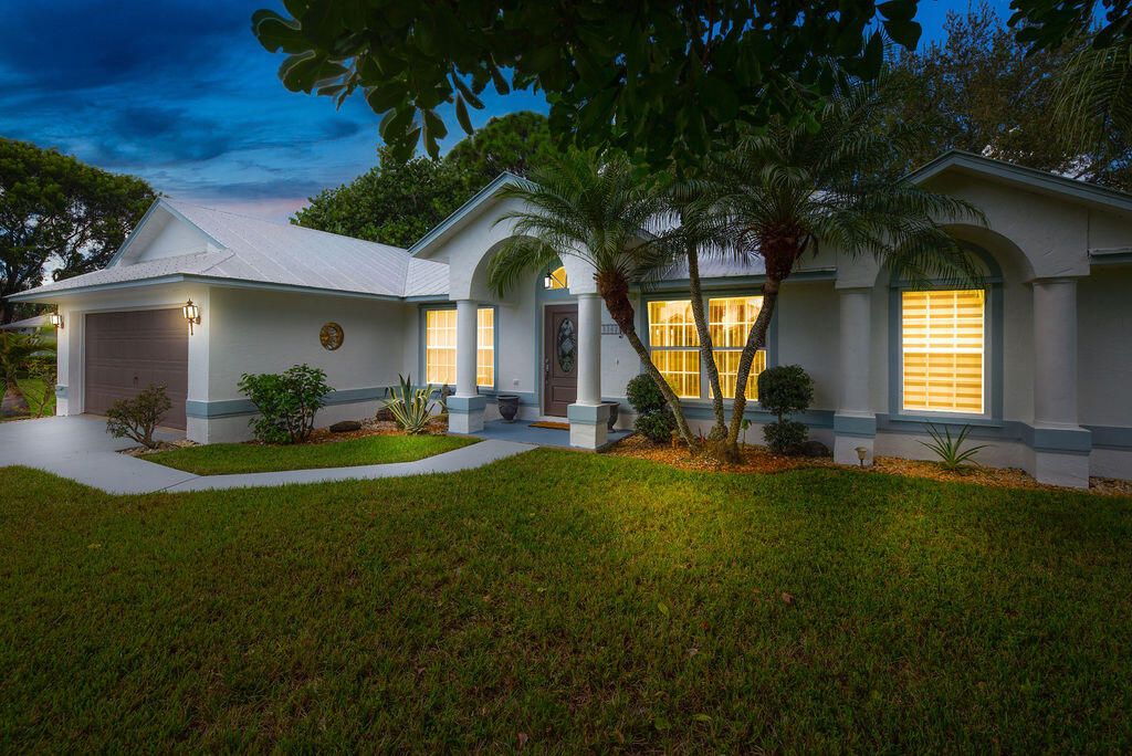 For Sale: $465,000 (3 beds, 2 baths, 2044 Square Feet)