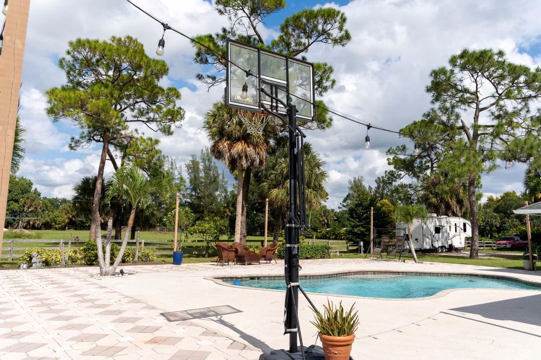 For Sale: $1,395,000 (4 beds, 3 baths, 2078 Square Feet)