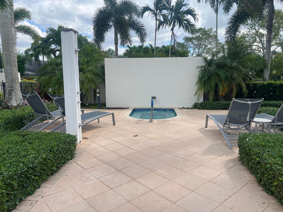 For Sale: $379,000 (3 beds, 2 baths, 2090 Square Feet)