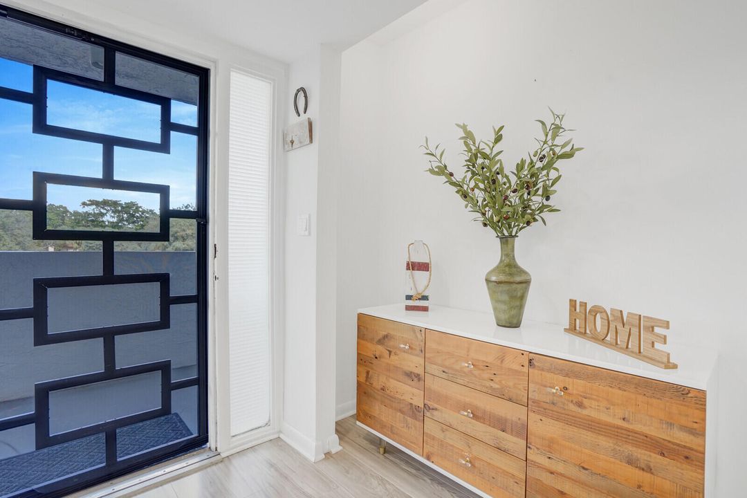 En Venta: $250,000 (2 camas, 2 baños, 1093 Pies cuadrados)