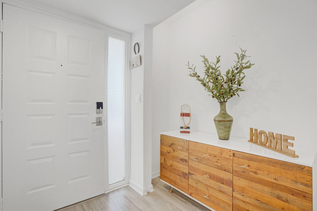 En Venta: $250,000 (2 camas, 2 baños, 1093 Pies cuadrados)