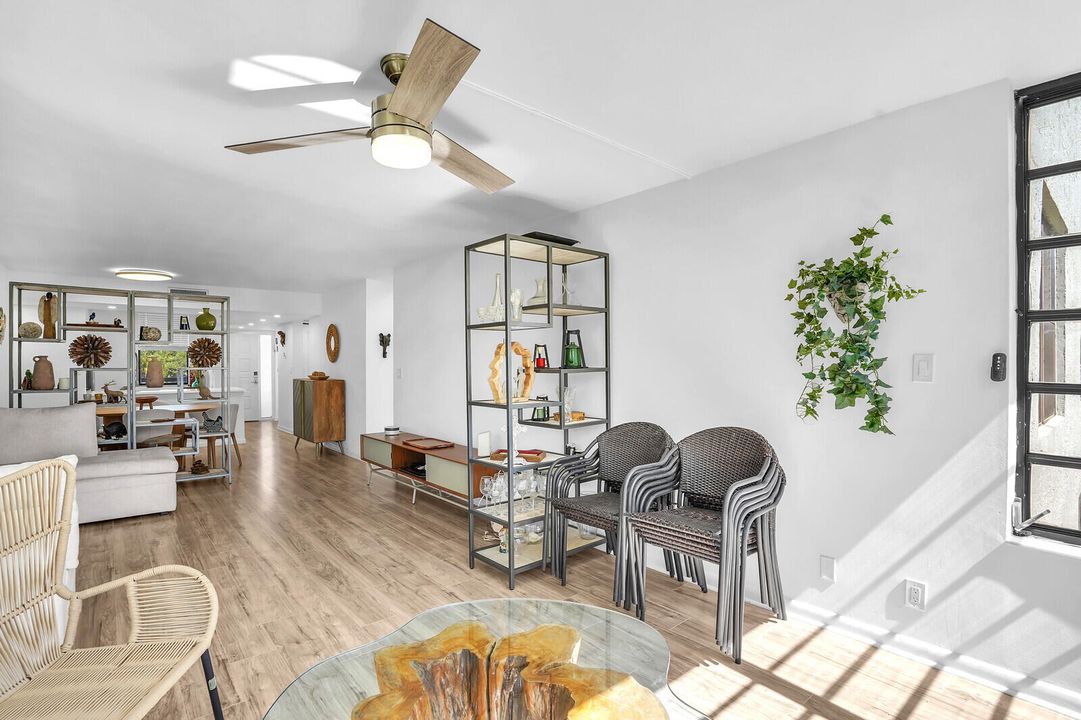 En Venta: $250,000 (2 camas, 2 baños, 1093 Pies cuadrados)