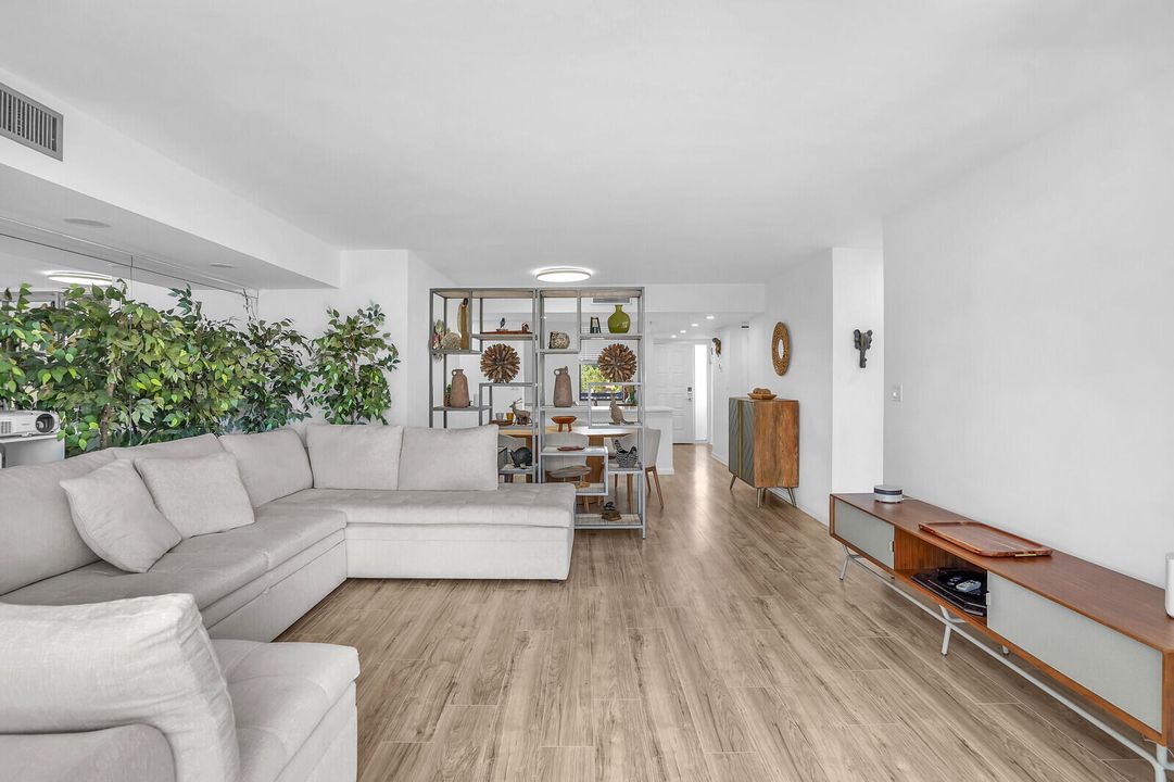 En Venta: $250,000 (2 camas, 2 baños, 1093 Pies cuadrados)