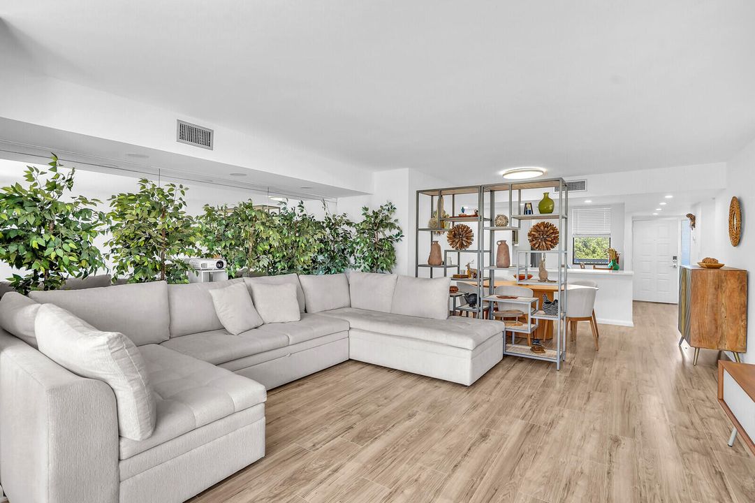 En Venta: $250,000 (2 camas, 2 baños, 1093 Pies cuadrados)