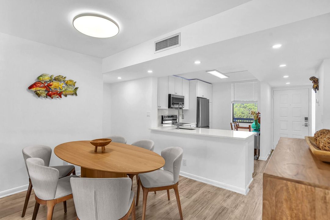 En Venta: $250,000 (2 camas, 2 baños, 1093 Pies cuadrados)