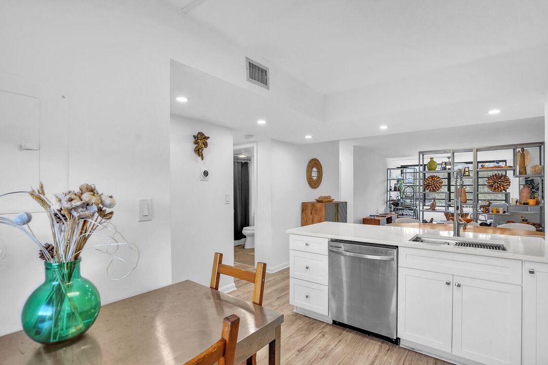 En Venta: $250,000 (2 camas, 2 baños, 1093 Pies cuadrados)