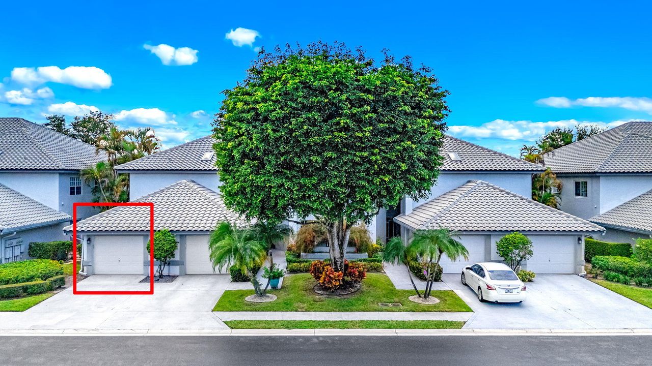 Под контрактом: $329,000 (2 спален, 2 ванн, 2115 Квадратных фут)