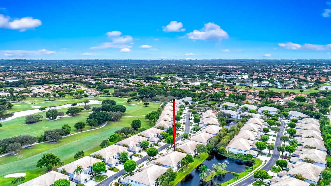 Под контрактом: $329,000 (2 спален, 2 ванн, 2115 Квадратных фут)