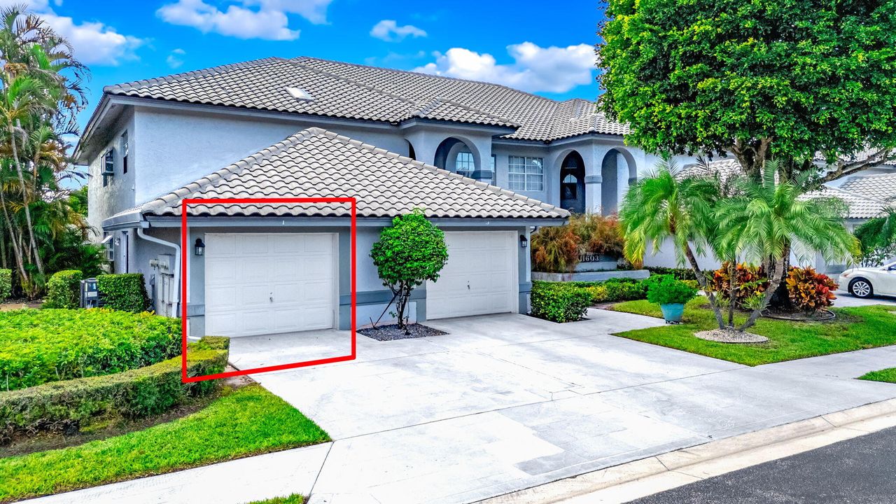 Под контрактом: $329,000 (2 спален, 2 ванн, 2115 Квадратных фут)