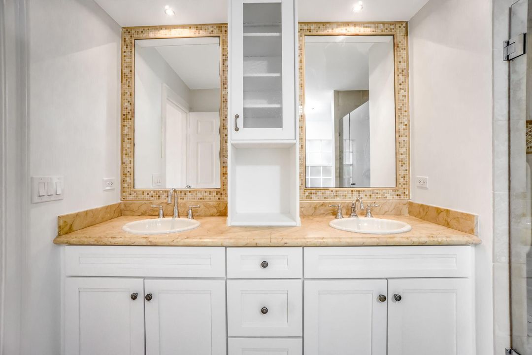 Под контрактом: $329,000 (2 спален, 2 ванн, 2115 Квадратных фут)