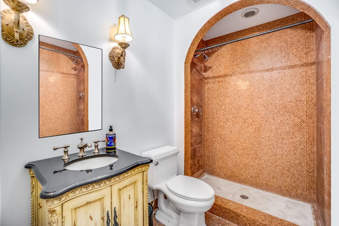 Под контрактом: $329,000 (2 спален, 2 ванн, 2115 Квадратных фут)