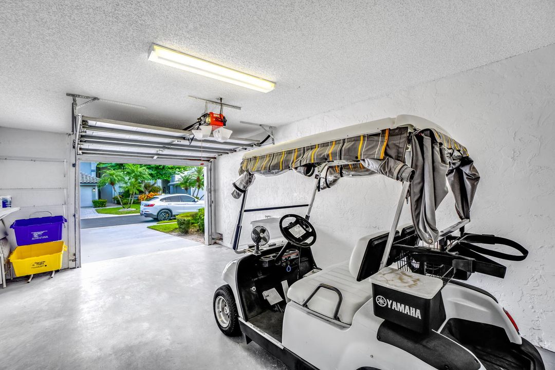 Под контрактом: $329,000 (2 спален, 2 ванн, 2115 Квадратных фут)