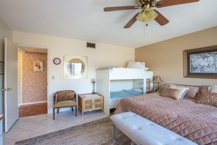 出租: $5,000 (2 贝兹, 2 浴室, 1645 平方英尺)