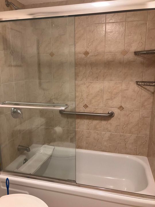 For Sale: $88,000 (1 beds, 1 baths, 684 Square Feet)