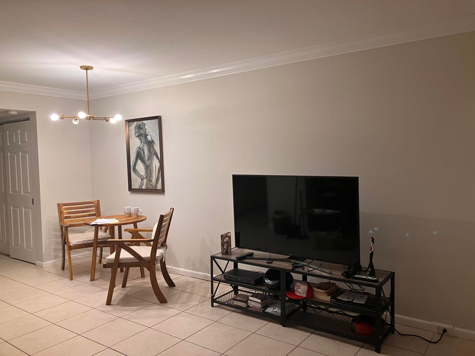 For Sale: $88,000 (1 beds, 1 baths, 684 Square Feet)