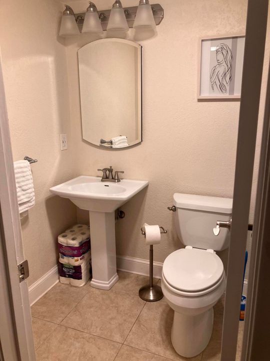 For Sale: $88,000 (1 beds, 1 baths, 684 Square Feet)