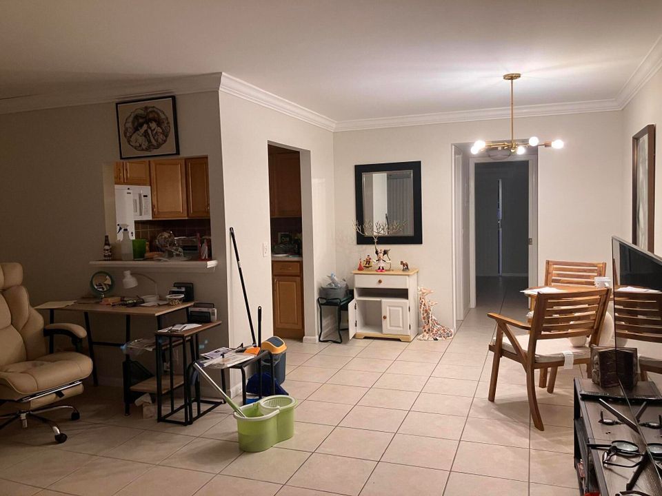 For Sale: $88,000 (1 beds, 1 baths, 684 Square Feet)