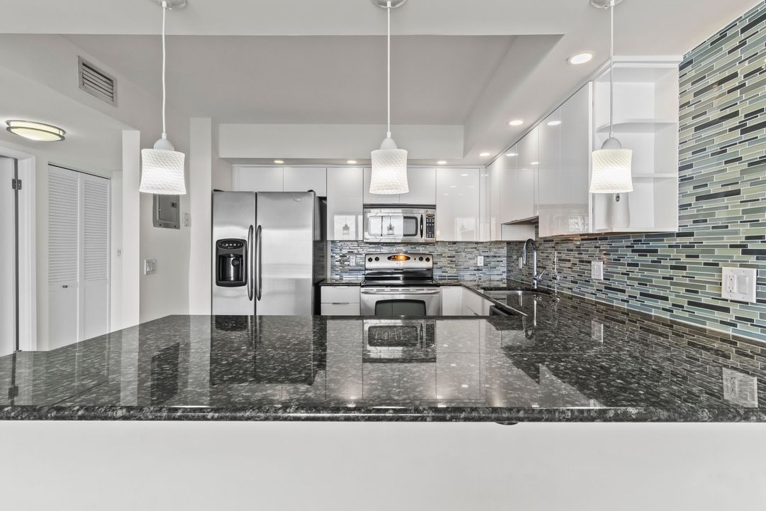 出租: $2,300 (1 贝兹, 1 浴室, 1066 平方英尺)