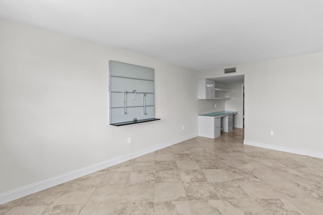 出租: $2,300 (1 贝兹, 1 浴室, 1066 平方英尺)