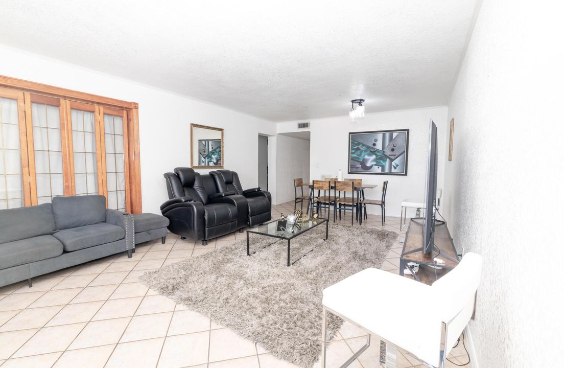 待售: $310,000 (2 贝兹, 2 浴室, 1496 平方英尺)