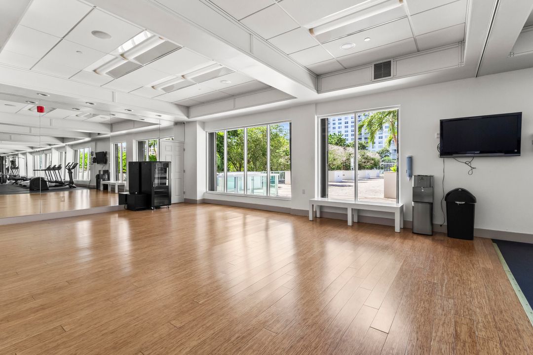 出租: $2,300 (1 贝兹, 1 浴室, 1066 平方英尺)