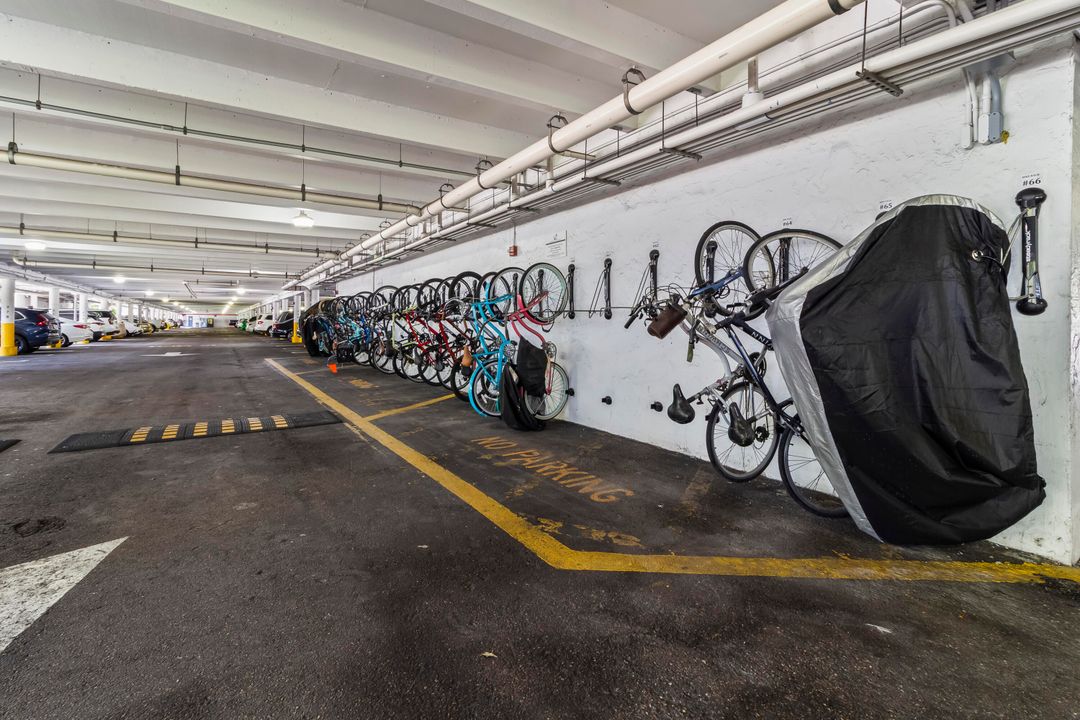 出租: $2,300 (1 贝兹, 1 浴室, 1066 平方英尺)