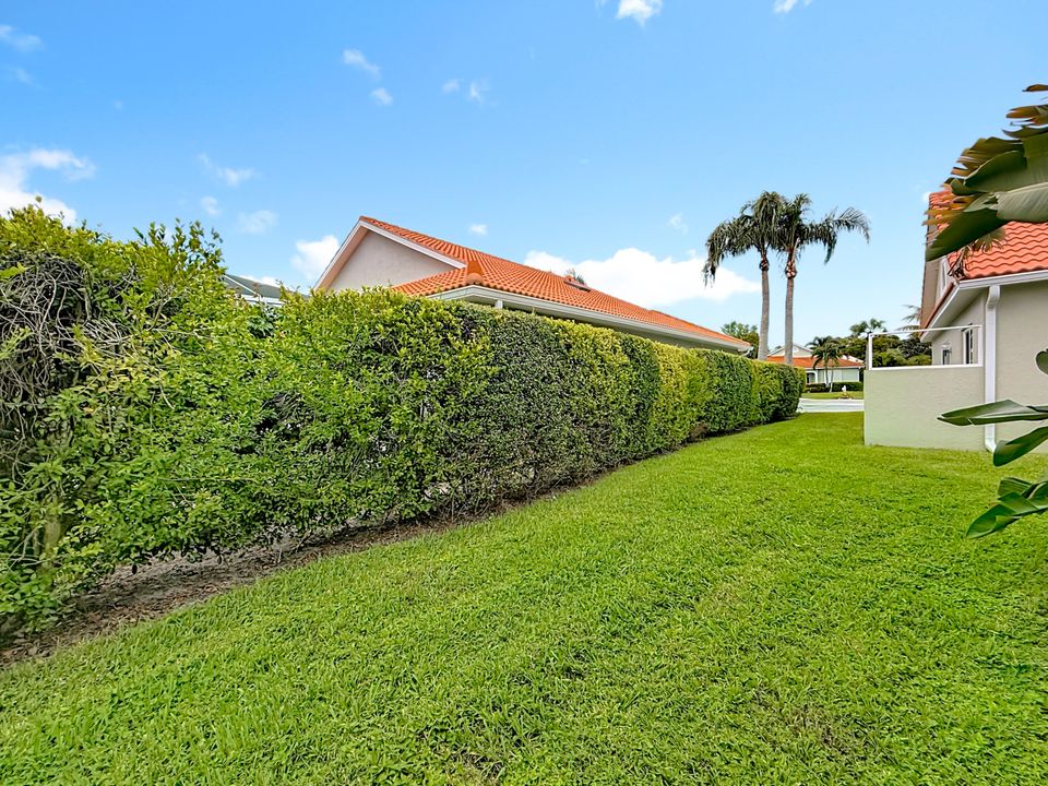 Под контрактом: $399,000 (3 спален, 2 ванн, 1436 Квадратных фут)