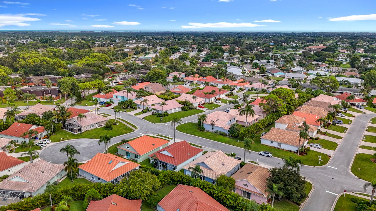 Под контрактом: $399,000 (3 спален, 2 ванн, 1436 Квадратных фут)