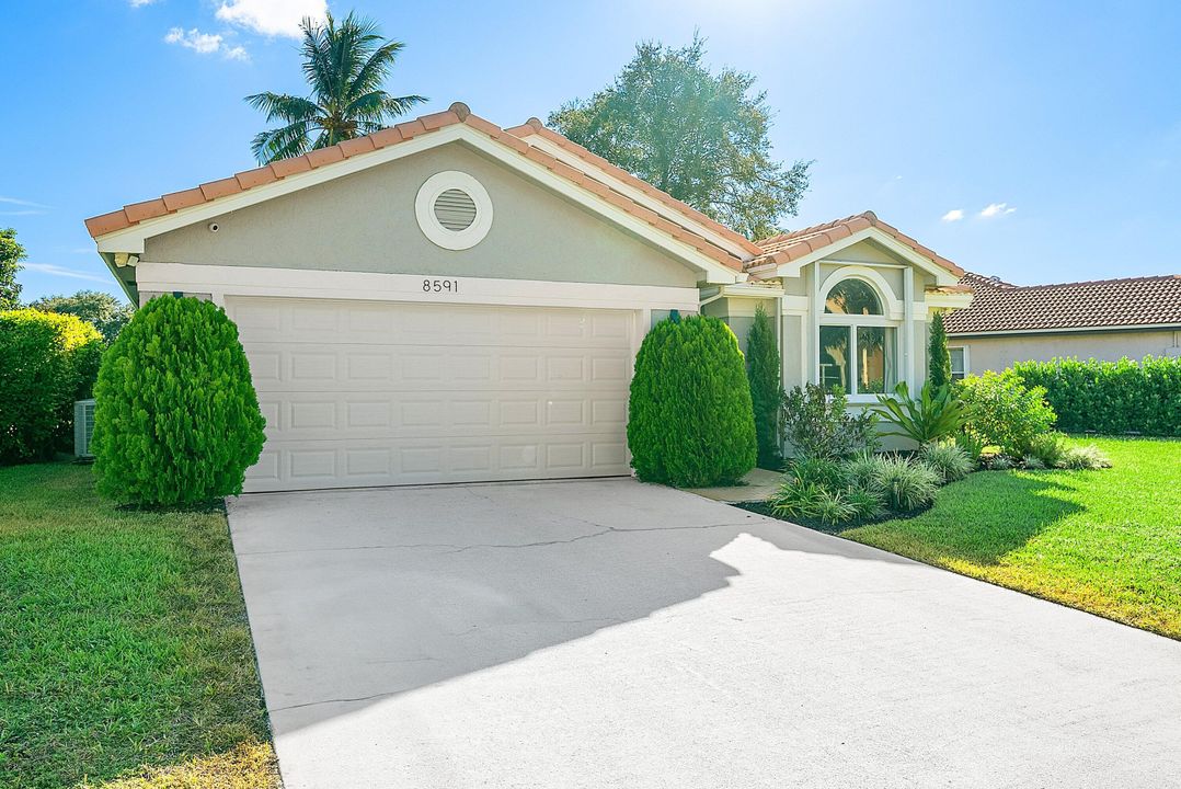 合同活跃: $569,000 (3 贝兹, 2 浴室, 1674 平方英尺)