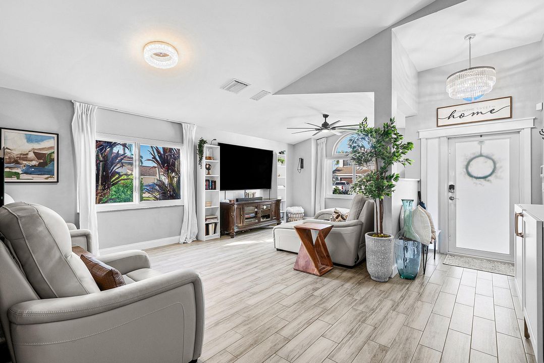 合同活跃: $569,000 (3 贝兹, 2 浴室, 1674 平方英尺)