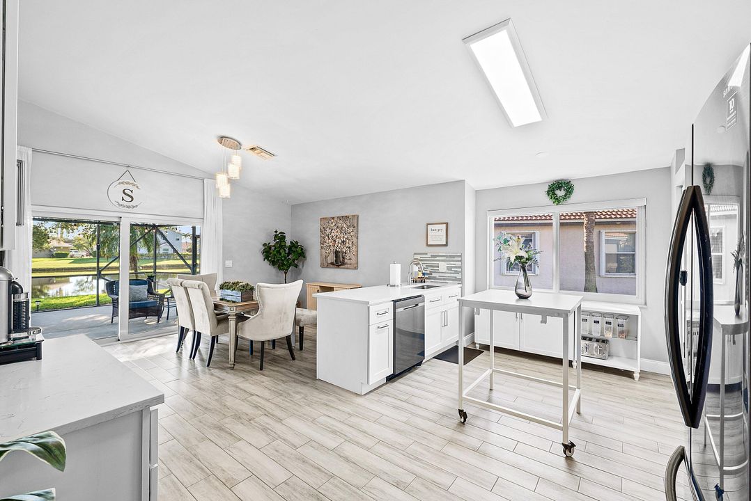 合同活跃: $569,000 (3 贝兹, 2 浴室, 1674 平方英尺)