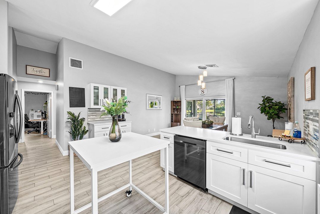 合同活跃: $569,000 (3 贝兹, 2 浴室, 1674 平方英尺)