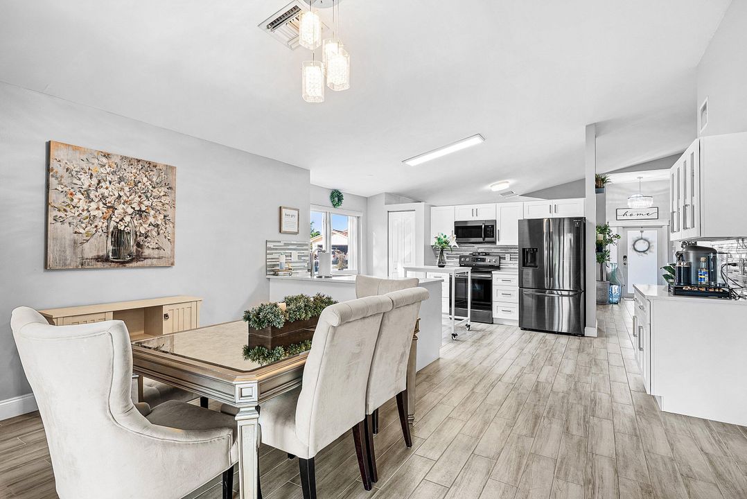 合同活跃: $569,000 (3 贝兹, 2 浴室, 1674 平方英尺)