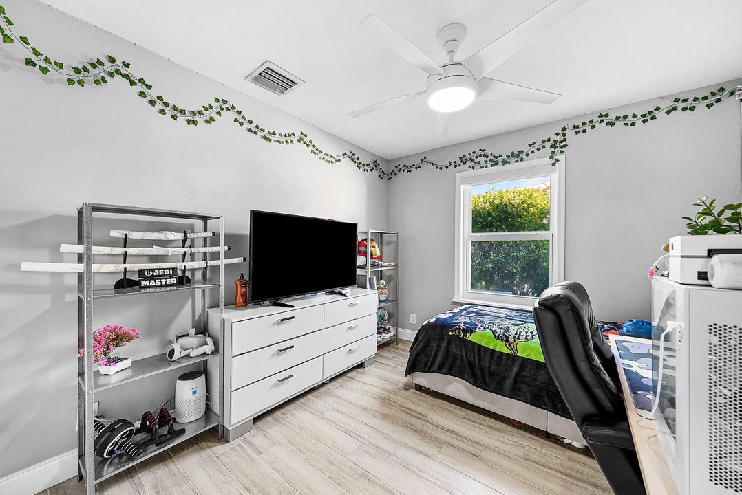 合同活跃: $569,000 (3 贝兹, 2 浴室, 1674 平方英尺)