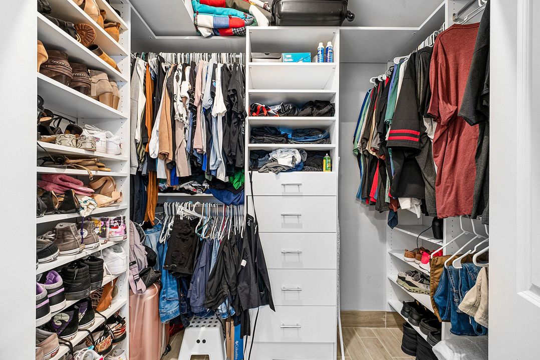 合同活跃: $569,000 (3 贝兹, 2 浴室, 1674 平方英尺)