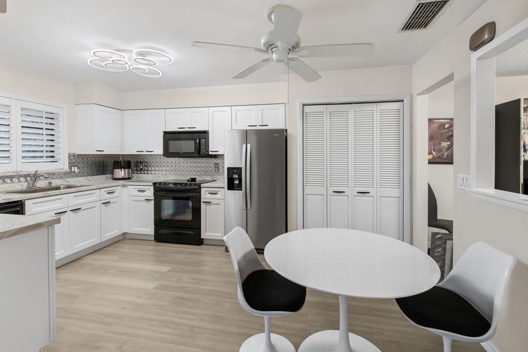 For Sale: $389,000 (3 beds, 2 baths, 1687 Square Feet)