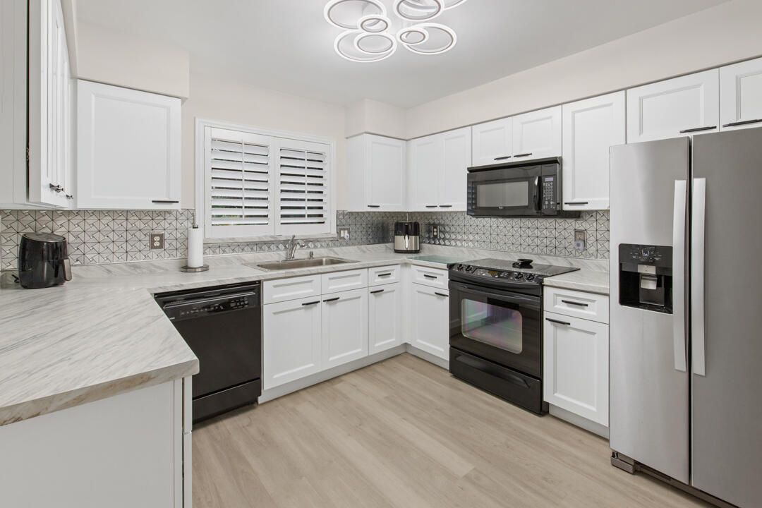 For Sale: $389,000 (3 beds, 2 baths, 1687 Square Feet)