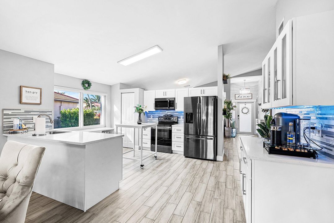 合同活跃: $569,000 (3 贝兹, 2 浴室, 1674 平方英尺)