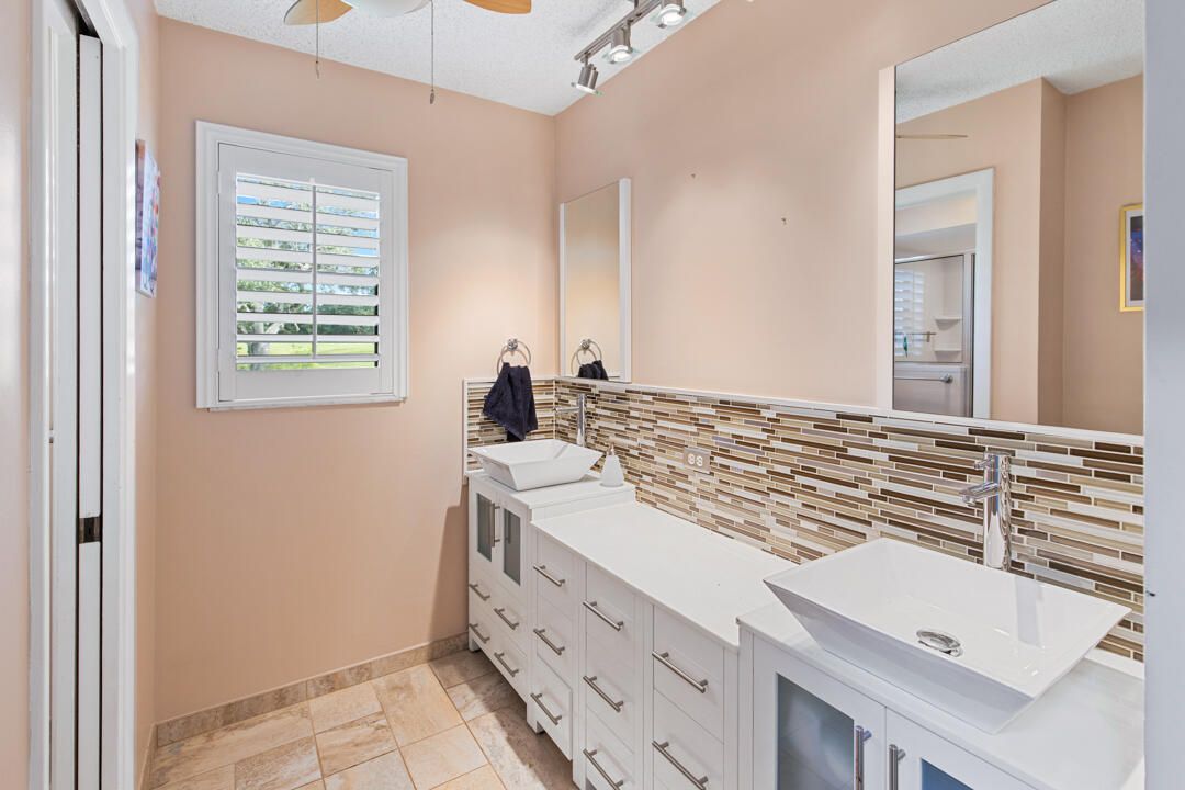 For Sale: $389,000 (3 beds, 2 baths, 1687 Square Feet)