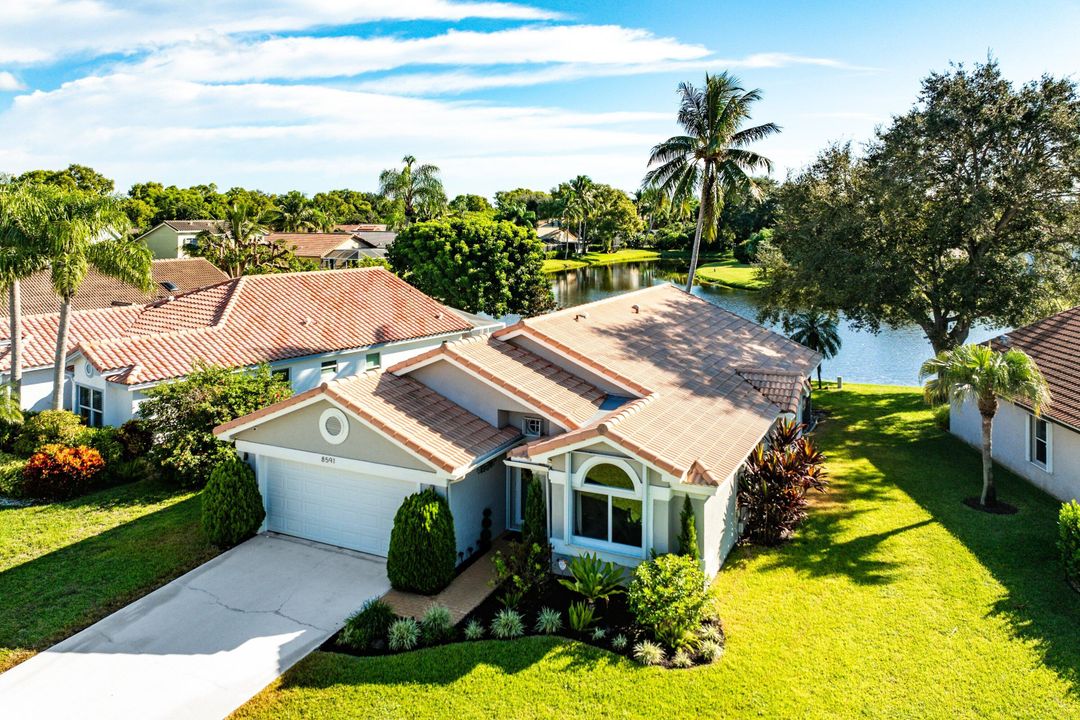 合同活跃: $569,000 (3 贝兹, 2 浴室, 1674 平方英尺)