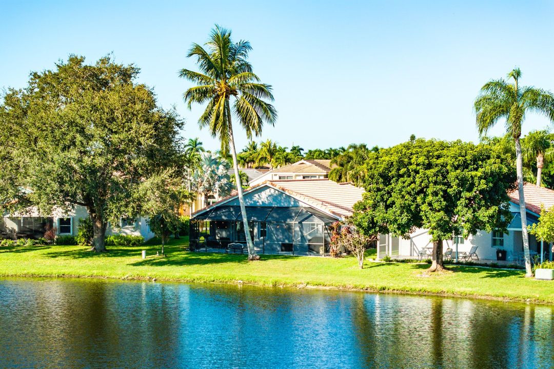 合同活跃: $569,000 (3 贝兹, 2 浴室, 1674 平方英尺)